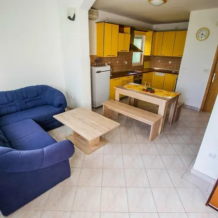 Roda - Cdn05025-dya * Starigrad Paklenica
